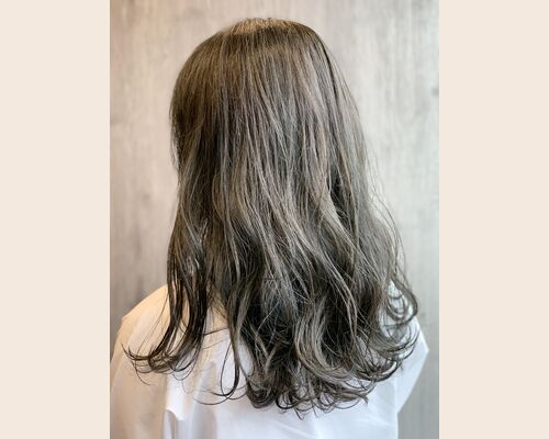 日立の美容室で人気のイルミナカラーで外国人風の透明感のあるグレージュカラー【unfi'oceanアンフィオーシャン】